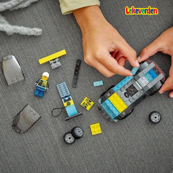 LEGO City elektrisk sportsbil 60383 | Byggelekesett (95 stk) | Byggesett for elektrisk sportsbil for 5+ | Flerfarget