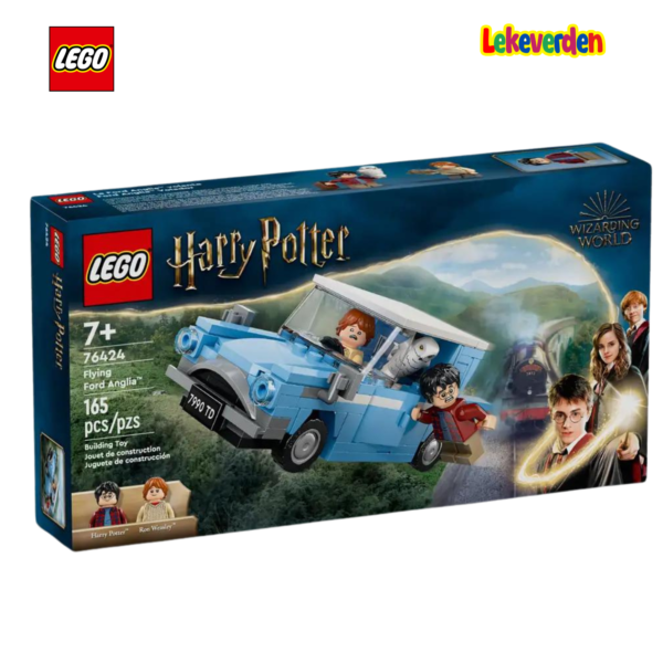 Gjenskap Harry Potter™ og Ron Weasleys spennende reise til Galtvort™ i Flying Ford Anglia™ (76424)-bilen med dette fantasylekesettet for barn i alderen 7+. Den LEGO®-klossbygde eventyrlekebilen har åpne dører og et avtakbart tak, slik at det er enkelt å plassere Harry Potter- og Ron Weasley™-minifigurene og Hedwig™-uglefiguren inni. Det er også plass i bagasjerommet til kofferten, Harry og Rons tryllestaver og Rons kjæledyrrotte, Scabbers™. Denne byggeleken for barn av høy kvalitet er den beste hverdagsgodbiten eller bursdagsgaven for gutter og jenter for å rollespille en ikonisk scene fra Harry Potter and the Chamber of Secrets™ og lage sine egne magiske historier. Dette eventyrkjøretøylekesettet kan brukes med andre LEGO Harry Potter byggesett (selges separat) for å inspirere fantasien til unge trollmenn, hekser og Muggles™ og gi dem enda flere lekemuligheter. LEGO® Harry Potter™ fantasy-lekebil-lekesett – Gi barna en magisk introduksjon til trollmannsverdenen med denne byggbare modellen av Weasleys fortryllede Flying Ford Anglia™-bil Eventyrlekesett med 4 LEGO® Harry Potter™-figurer – Harry Potter og Ron Weasley™ minifigurer, Hedwig™ og Scabbers™ figurer, pluss en koffert og 2 tryllestavelementer Ford Anglia lekebil – Har åpningsdører, avtakbart tak, seter for de to minifigurene og plass bak for Hedwig™, pluss en bagasjerom som kan åpnes med plass inni for kofferten, tryllestavene og Scabbers™ Morsomt byggeleke for rollelek – Barn kan gjenskape den ikoniske Harry Potter and the Chamber of Secrets™-scenen der Harry og Ron flyr bilen til Galtvort™ Høykvalitets gaveide for Harry Potter™-fans – Dette byggesettet er en morsom hverdagsgodbit eller bursdagsgave til barn fra 7 år og oppover som oppdager magien i trollmannsverdenen Morsomme kombinasjoner – Denne LEGO® Harry Potter™ billeken kan blandes med modeller fra andre LEGO Harry Potter byggesett (selges separat) for ekstra lekemuligheter En del av et omfattende utvalg – LEGO® Harry Potter™ lekebyggesett lar unge trollmenn, hekser og Muggles™ rollespille ikoniske scener, lage sine egne eventyr eller bare vise modellene Kompakt, byggbart lekesett i 165 deler – Flying Ford Anglia™-modellen er over 5 cm høy, 12 cm lang og 6 cm bred_1