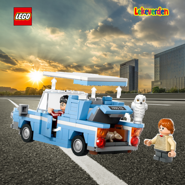 Gjenskap Harry Potter™ og Ron Weasleys spennende reise til Galtvort™ i Flying Ford Anglia™ (76424)-bilen med dette fantasylekesettet for barn i alderen 7+. Den LEGO®-klossbygde eventyrlekebilen har åpne dører og et avtakbart tak, slik at det er enkelt å plassere Harry Potter- og Ron Weasley™-minifigurene og Hedwig™-uglefiguren inni. Det er også plass i bagasjerommet til kofferten, Harry og Rons tryllestaver og Rons kjæledyrrotte, Scabbers™. Denne byggeleken for barn av høy kvalitet er den beste hverdagsgodbiten eller bursdagsgaven for gutter og jenter for å rollespille en ikonisk scene fra Harry Potter and the Chamber of Secrets™ og lage sine egne magiske historier. Dette eventyrkjøretøylekesettet kan brukes med andre LEGO Harry Potter byggesett (selges separat) for å inspirere fantasien til unge trollmenn, hekser og Muggles™ og gi dem enda flere lekemuligheter. LEGO® Harry Potter™ fantasy-lekebil-lekesett – Gi barna en magisk introduksjon til trollmannsverdenen med denne byggbare modellen av Weasleys fortryllede Flying Ford Anglia™-bil Eventyrlekesett med 4 LEGO® Harry Potter™-figurer – Harry Potter og Ron Weasley™ minifigurer, Hedwig™ og Scabbers™ figurer, pluss en koffert og 2 tryllestavelementer Ford Anglia lekebil – Har åpningsdører, avtakbart tak, seter for de to minifigurene og plass bak for Hedwig™, pluss en bagasjerom som kan åpnes med plass inni for kofferten, tryllestavene og Scabbers™ Morsomt byggeleke for rollelek – Barn kan gjenskape den ikoniske Harry Potter and the Chamber of Secrets™-scenen der Harry og Ron flyr bilen til Galtvort™ Høykvalitets gaveide for Harry Potter™-fans – Dette byggesettet er en morsom hverdagsgodbit eller bursdagsgave til barn fra 7 år og oppover som oppdager magien i trollmannsverdenen Morsomme kombinasjoner – Denne LEGO® Harry Potter™ billeken kan blandes med modeller fra andre LEGO Harry Potter byggesett (selges separat) for ekstra lekemuligheter En del av et omfattende utvalg – LEGO® Harry Potter™ lekebyggesett lar unge trollmenn, hekser og Muggles™ rollespille ikoniske scener, lage sine egne eventyr eller bare vise modellene Kompakt, byggbart lekesett i 165 deler – Flying Ford Anglia™-modellen er over 5 cm høy, 12 cm lang og 6 cm bred_5